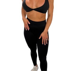 Contour Scrunch Black Leggings- women